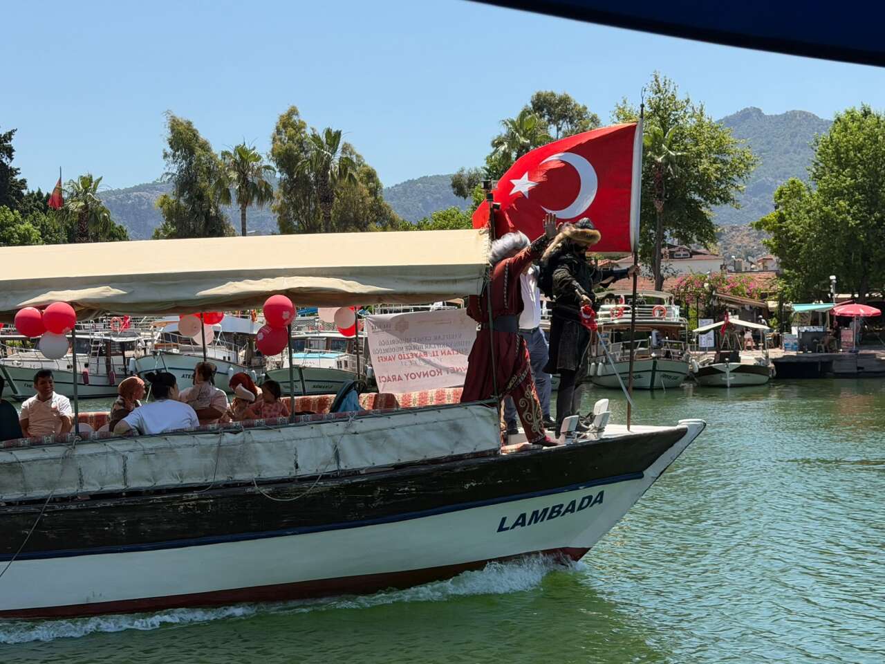 Dalyan’da Geleneksel Sünnet Şöleni Coşkusu Tekne Turu ile Başladı 10